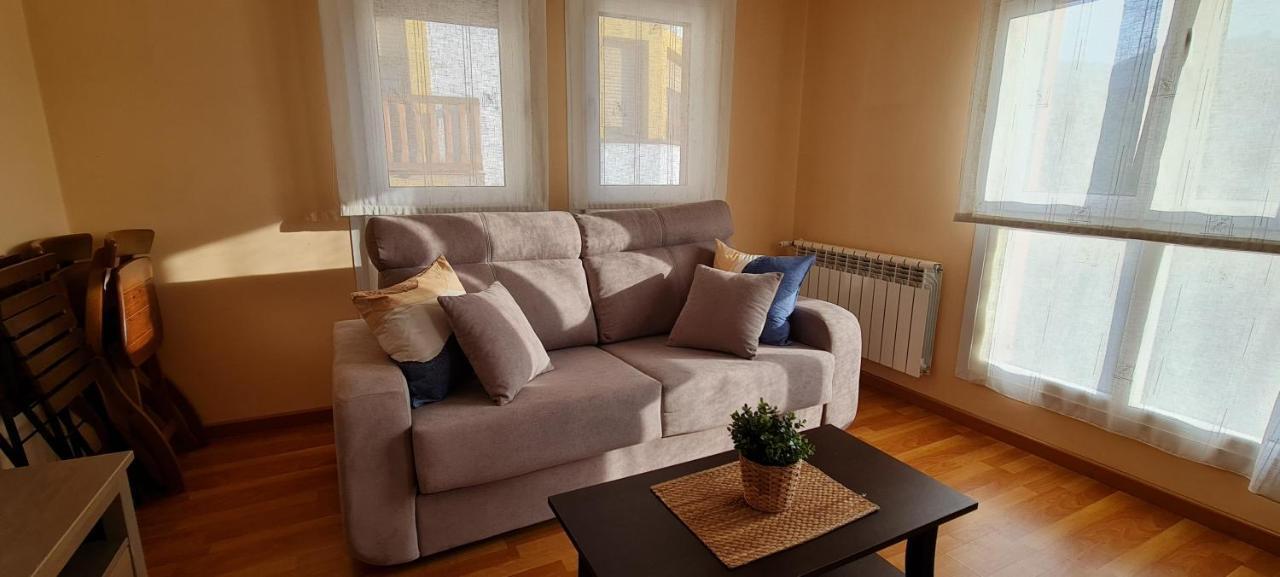 Onís Apartamentos El Pigazu מראה חיצוני תמונה